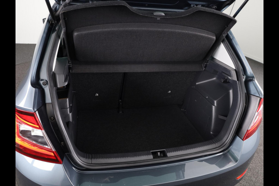 Škoda Fabia 1.0 TSI Ambition 95 pk | Navigatie via App | Parkeersensoren achter | Autom. airco | Cruise control | Apple Carplay/Android Auto |