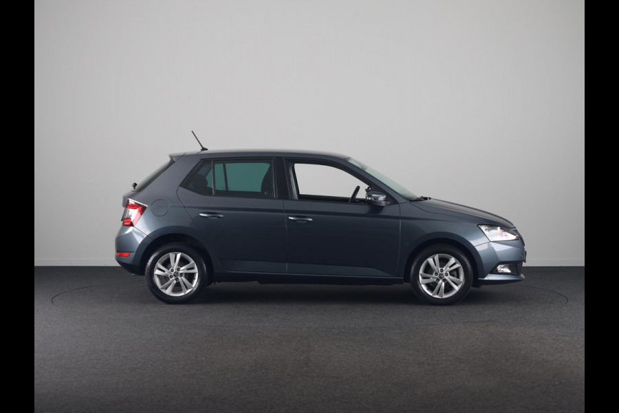 Škoda Fabia 1.0 TSI Ambition 95 pk | Navigatie via App | Parkeersensoren achter | Autom. airco | Cruise control | Apple Carplay/Android Auto |