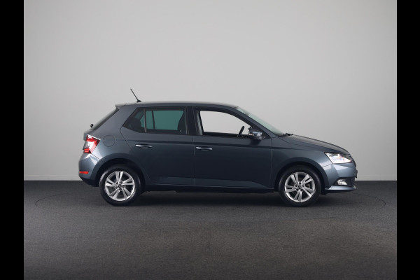 Škoda Fabia 1.0 TSI Ambition 95 pk | Navigatie via App | Parkeersensoren achter | Autom. airco | Cruise control | Apple Carplay/Android Auto |