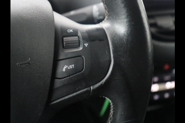 Peugeot 2008 1.2 PureTech Allure | Half Leder | Carplay | Climate control | Full LED | Cruise control | Navigatie | Park assist |