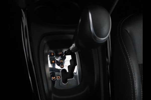 Peugeot 2008 1.2 PureTech Allure | Half Leder | Carplay | Climate control | Full LED | Cruise control | Navigatie | Park assist |