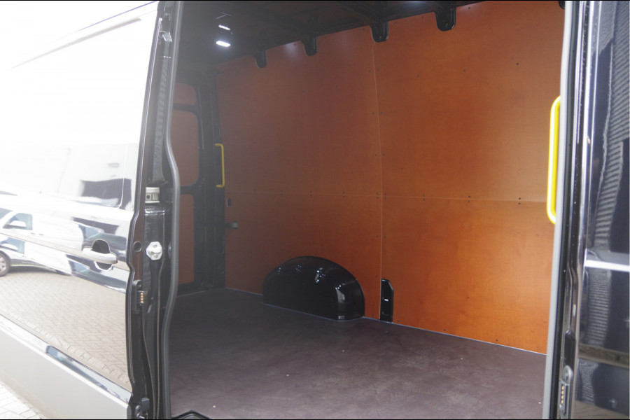 Volkswagen Crafter 35 2.0 TDI L3H3(L2H2) AUT. 3-ZITS, FACELIFT, BETIMMERING, CAMERA, GEV. STOEL, CRUISE, LEDER STUUR, CLIMA