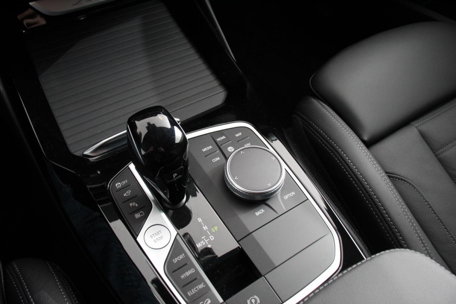 BMW X3 xDrive30e Hybrid High M-Sport Executive Leder Panoramisch Schuifdak Hifi Camera 360 Cruise Control Climate control Apple Carplay/ Android auto Lichtmetalen velgen