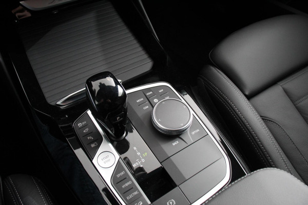 BMW X3 xDrive30e Hybrid High M-Sport Executive Leder Panoramisch Schuifdak Hifi Camera 360 Cruise Control Climate control Apple Carplay/ Android auto Lichtmetalen velgen