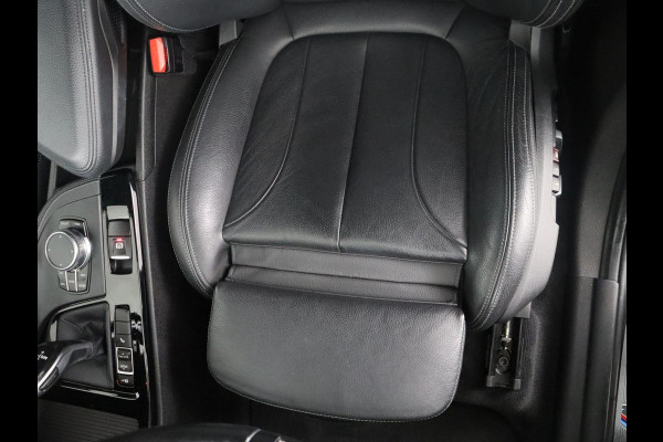 BMW X1 sDrive20i High Executive M-sport | Leder | Memory | Harman/Kardon | Head-up | Cruise control | Stoelverwarming | Climate control | Navigatie | Bluetooth | Park assist | Elektrische achterklep