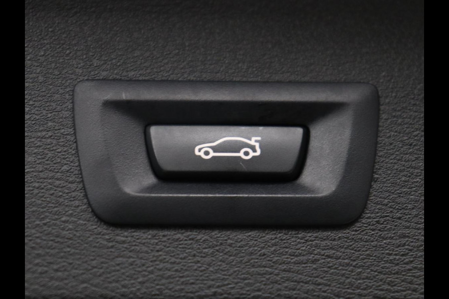 BMW X1 sDrive20i High Executive M-sport | Leder | Memory | Harman/Kardon | Head-up | Cruise control | Stoelverwarming | Climate control | Navigatie | Bluetooth | Park assist | Elektrische achterklep