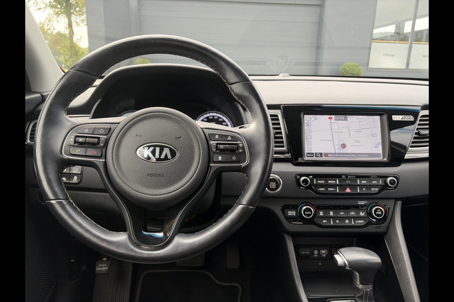 Kia Niro 1.6 GDi Hybrid ExecutiveLine ✓1e Eigenaar✓Trekhaak✓Draadloze telefoonlader✓Camera✓Stoelverw✓Stuurverw✓Stoelverkoeling✓Keyless✓Carplay✓Navi✓Clima✓Cruise✓Leder✓Pdc V+A✓Dodehoeksensor✓18''Lm velgen✓Memorystoelen✓N.A.P✓Apk tot 07-2027