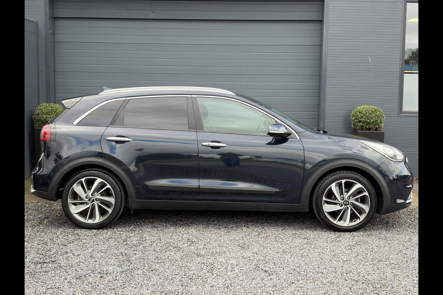 Kia Niro 1.6 GDi Hybrid ExecutiveLine ✓1e Eigenaar✓Trekhaak✓Draadloze telefoonlader✓Camera✓Stoelverw✓Stuurverw✓Stoelverkoeling✓Keyless✓Carplay✓Navi✓Clima✓Cruise✓Leder✓Pdc V+A✓Dodehoeksensor✓18''Lm velgen✓Memorystoelen✓N.A.P✓Apk tot 07-2027