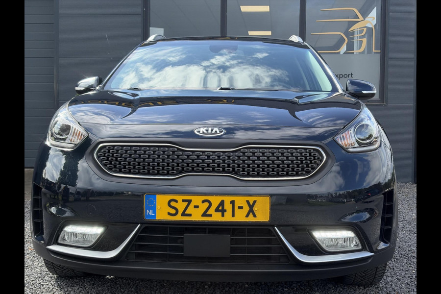 Kia Niro 1.6 GDi Hybrid ExecutiveLine ✓1e Eigenaar✓Trekhaak✓Draadloze telefoonlader✓Camera✓Stoelverw✓Stuurverw✓Stoelverkoeling✓Keyless✓Carplay✓Navi✓Clima✓Cruise✓Leder✓Pdc V+A✓Dodehoeksensor✓18''Lm velgen✓Memorystoelen✓N.A.P✓Apk tot 07-2027