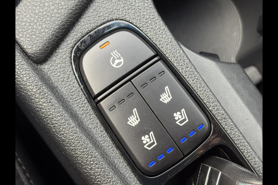 Kia Niro 1.6 GDi Hybrid ExecutiveLine ✓1e Eigenaar✓Trekhaak✓Draadloze telefoonlader✓Camera✓Stoelverw✓Stuurverw✓Stoelverkoeling✓Keyless✓Carplay✓Navi✓Clima✓Cruise✓Leder✓Pdc V+A✓Dodehoeksensor✓18''Lm velgen✓Memorystoelen✓N.A.P✓Apk tot 07-2027