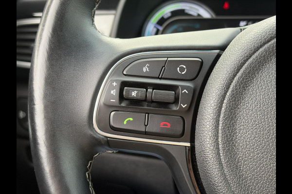 Kia Niro 1.6 GDi Hybrid ExecutiveLine ✓1e Eigenaar✓Trekhaak✓Draadloze telefoonlader✓Camera✓Stoelverw✓Stuurverw✓Stoelverkoeling✓Keyless✓Carplay✓Navi✓Clima✓Cruise✓Leder✓Pdc V+A✓Dodehoeksensor✓18''Lm velgen✓Memorystoelen✓N.A.P✓Apk tot 07-2027