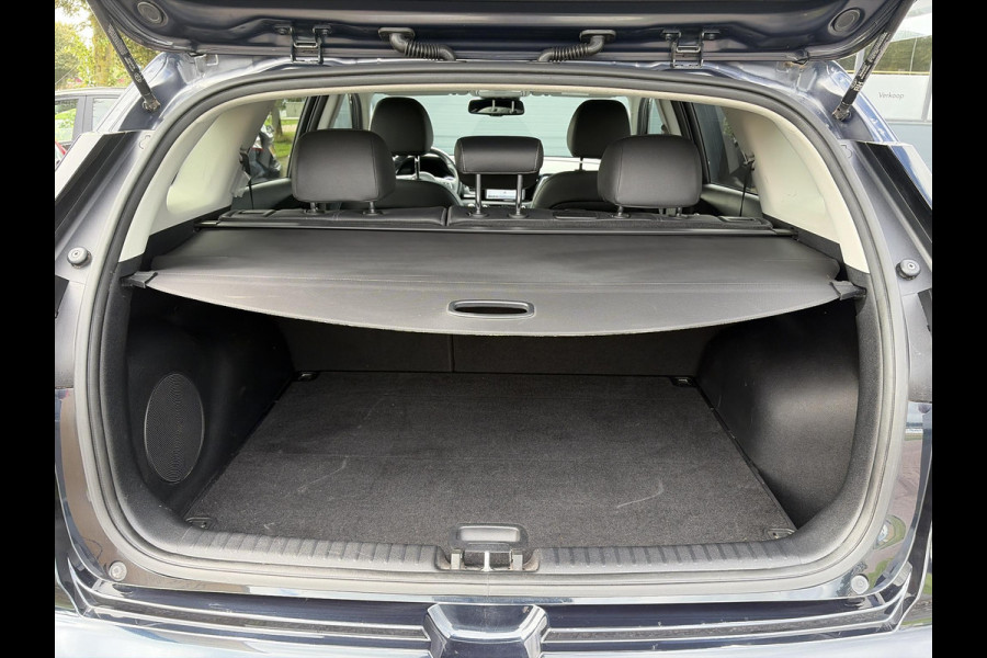 Kia Niro 1.6 GDi Hybrid ExecutiveLine ✓1e Eigenaar✓Trekhaak✓Draadloze telefoonlader✓Camera✓Stoelverw✓Stuurverw✓Stoelverkoeling✓Keyless✓Carplay✓Navi✓Clima✓Cruise✓Leder✓Pdc V+A✓Dodehoeksensor✓18''Lm velgen✓Memorystoelen✓N.A.P✓Apk tot 07-2027