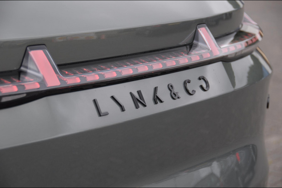 Lynk & Co 08 350PK Automaat More / 200km elektrisch / Stoelventilatie / Massage / Adaptieve cruise control / Panoramadak / Stoelverwarming / Harman Kardon audio / Apple carplay / Parkeersensoren met 360 camera / Elektrische stoelen / BLIS