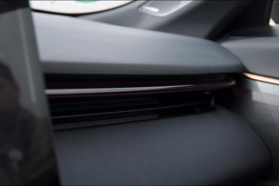 Lynk & Co 08 350PK Automaat More / 200km elektrisch / Stoelventilatie / Massage / Adaptieve cruise control / Panoramadak / Stoelverwarming / Harman Kardon audio / Apple carplay / Parkeersensoren met 360 camera / Elektrische stoelen / BLIS