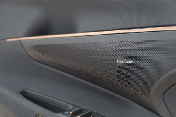 Lynk & Co 08 350PK Automaat More / 200km elektrisch / Stoelventilatie / Massage / Adaptieve cruise control / Panoramadak / Stoelverwarming / Harman Kardon audio / Apple carplay / Parkeersensoren met 360 camera / Elektrische stoelen / BLIS