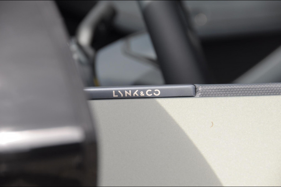 Lynk & Co 08 350PK Automaat More / 200km elektrisch / Stoelventilatie / Massage / Adaptieve cruise control / Panoramadak / Stoelverwarming / Harman Kardon audio / Apple carplay / Parkeersensoren met 360 camera / Elektrische stoelen / BLIS