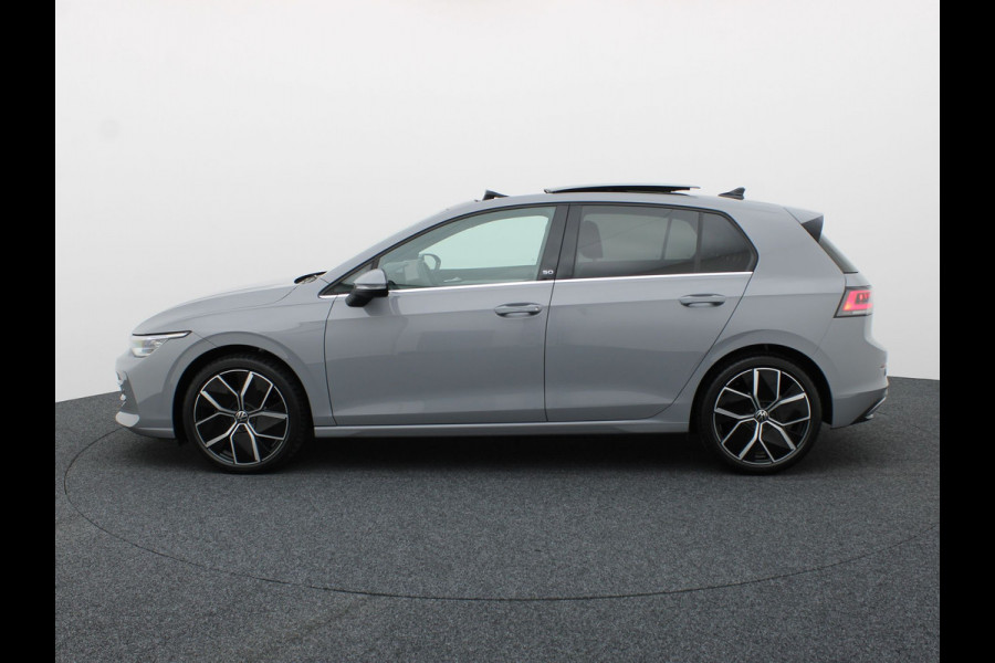 Volkswagen Golf 1.5 eTSI 50 Edition | Panodak | Trekhaak wegkl. | Stoelgeheugen | Side Assist | Head Up | IQ Light | Prijs Rijklaar!!