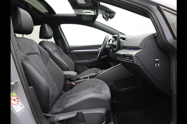 Volkswagen Golf 1.5 eTSI 50 Edition | Panodak | Trekhaak wegkl. | Stoelgeheugen | Side Assist | Head Up | IQ Light | Prijs Rijklaar!!