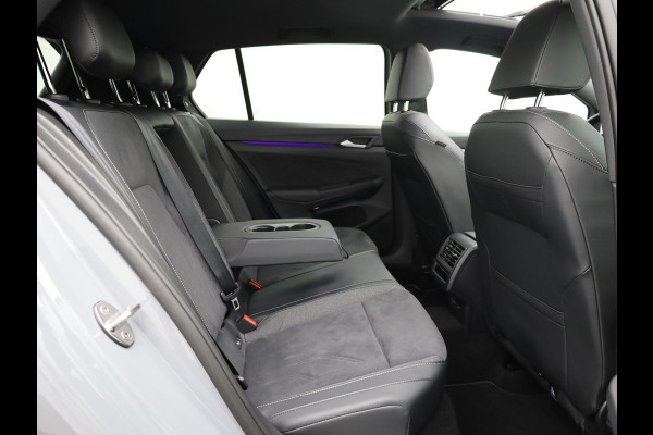 Volkswagen Golf 1.5 eTSI 50 Edition | Panodak | Trekhaak wegkl. | Stoelgeheugen | Side Assist | Head Up | IQ Light | Prijs Rijklaar!!