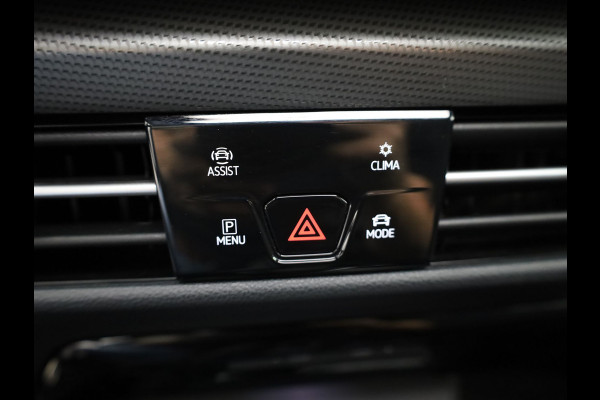 Volkswagen Golf 1.5 eTSI 50 Edition | Panodak | Trekhaak wegkl. | Stoelgeheugen | Side Assist | Head Up | IQ Light | Prijs Rijklaar!!