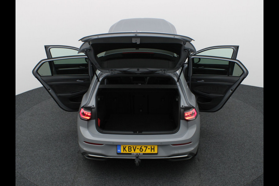 Volkswagen Golf 1.5 eTSI 50 Edition | Panodak | Trekhaak wegkl. | Stoelgeheugen | Side Assist | Head Up | IQ Light | Prijs Rijklaar!!