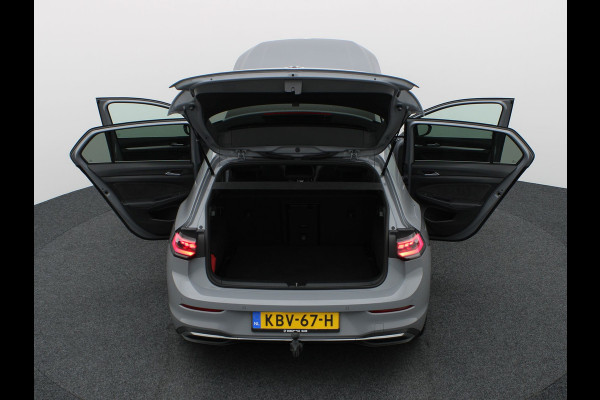 Volkswagen Golf 1.5 eTSI 50 Edition | Panodak | Trekhaak wegkl. | Stoelgeheugen | Side Assist | Head Up | IQ Light | Prijs Rijklaar!!