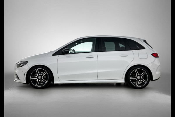 Mercedes-Benz B-Klasse 180 Business Solution AMG | AMG-line interieur | AMG- Line Exterieur | Achteruitrijcamera | Stoelverwarming | Sfeerverlichting| MULTIBEAM LED | 24 Maanden Mercedes-Benz Certified Garantie.