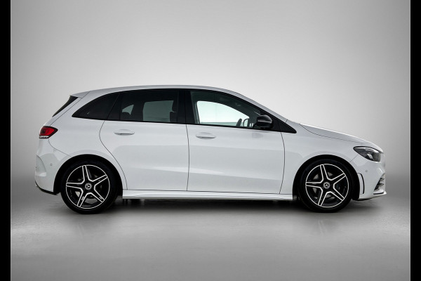 Mercedes-Benz B-Klasse 180 Business Solution AMG | AMG-line interieur | AMG- Line Exterieur | Achteruitrijcamera | Stoelverwarming | Sfeerverlichting| MULTIBEAM LED | 24 Maanden Mercedes-Benz Certified Garantie.