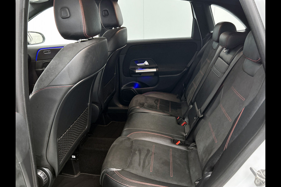 Mercedes-Benz B-Klasse 180 Business Solution AMG | AMG-line interieur | AMG- Line Exterieur | Achteruitrijcamera | Stoelverwarming | Sfeerverlichting| MULTIBEAM LED | 24 Maanden Mercedes-Benz Certified Garantie.