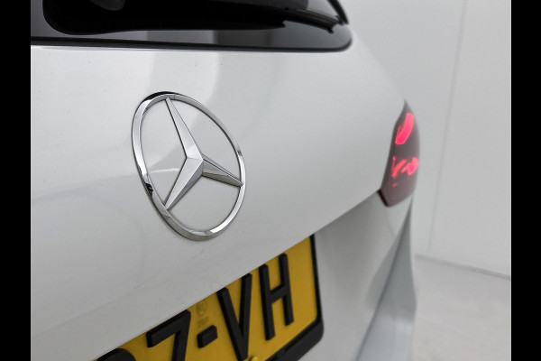 Mercedes-Benz B-Klasse 180 Business Solution AMG | AMG-line interieur | AMG- Line Exterieur | Achteruitrijcamera | Stoelverwarming | Sfeerverlichting| MULTIBEAM LED | 24 Maanden Mercedes-Benz Certified Garantie.