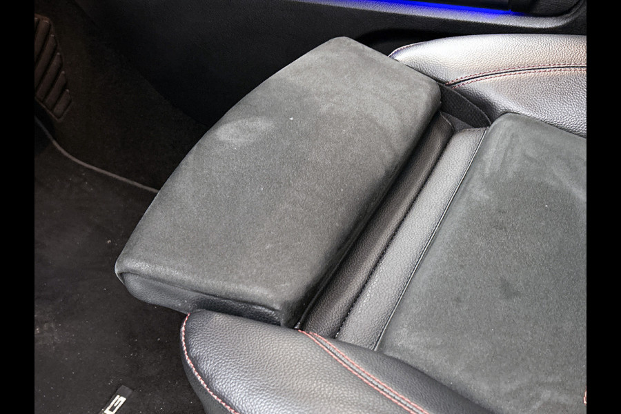 Mercedes-Benz B-Klasse 180 Business Solution AMG | AMG-line interieur | AMG- Line Exterieur | Achteruitrijcamera | Stoelverwarming | Sfeerverlichting| MULTIBEAM LED | 24 Maanden Mercedes-Benz Certified Garantie.