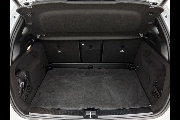 Mercedes-Benz B-Klasse 180 Business Solution AMG | AMG-line interieur | AMG- Line Exterieur | Achteruitrijcamera | Stoelverwarming | Sfeerverlichting| MULTIBEAM LED | 24 Maanden Mercedes-Benz Certified Garantie.