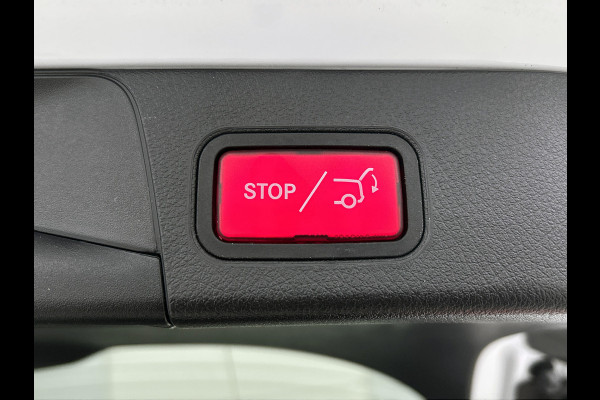 Mercedes-Benz B-Klasse 180 Business Solution AMG | AMG-line interieur | AMG- Line Exterieur | Achteruitrijcamera | Stoelverwarming | Sfeerverlichting| MULTIBEAM LED | 24 Maanden Mercedes-Benz Certified Garantie.