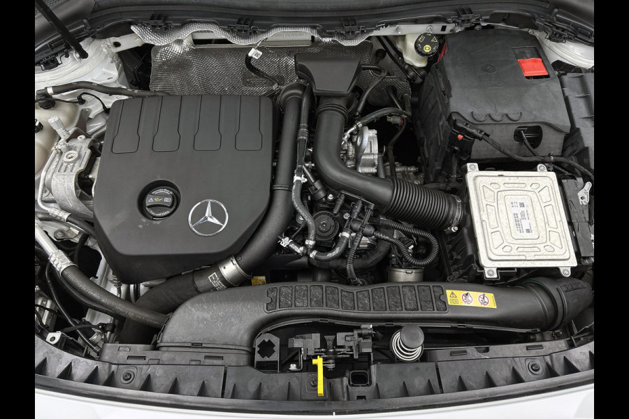Mercedes-Benz B-Klasse 180 Business Solution AMG | AMG-line interieur | AMG- Line Exterieur | Achteruitrijcamera | Stoelverwarming | Sfeerverlichting| MULTIBEAM LED | 24 Maanden Mercedes-Benz Certified Garantie.