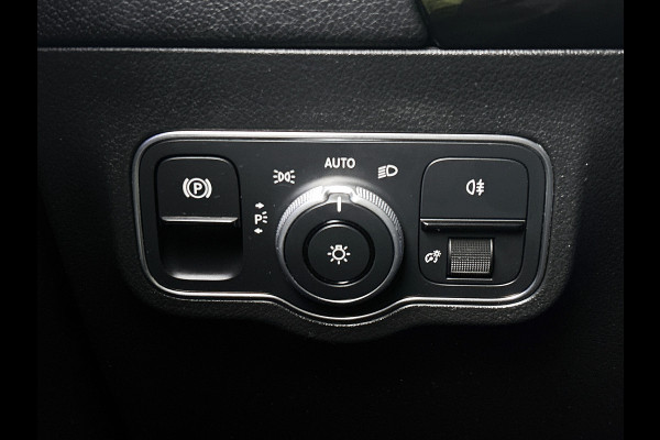 Mercedes-Benz B-Klasse 180 Business Solution AMG | AMG-line interieur | AMG- Line Exterieur | Achteruitrijcamera | Stoelverwarming | Sfeerverlichting| MULTIBEAM LED | 24 Maanden Mercedes-Benz Certified Garantie.