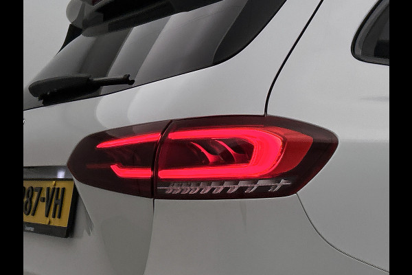 Mercedes-Benz B-Klasse 180 Business Solution AMG | AMG-line interieur | AMG- Line Exterieur | Achteruitrijcamera | Stoelverwarming | Sfeerverlichting| MULTIBEAM LED | 24 Maanden Mercedes-Benz Certified Garantie.