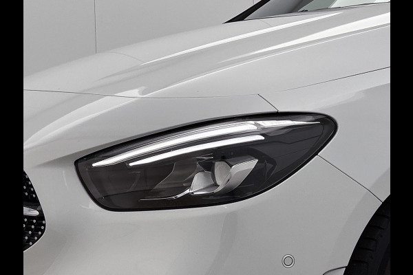 Mercedes-Benz B-Klasse 180 Business Solution AMG | AMG-line interieur | AMG- Line Exterieur | Achteruitrijcamera | Stoelverwarming | Sfeerverlichting| MULTIBEAM LED | 24 Maanden Mercedes-Benz Certified Garantie.