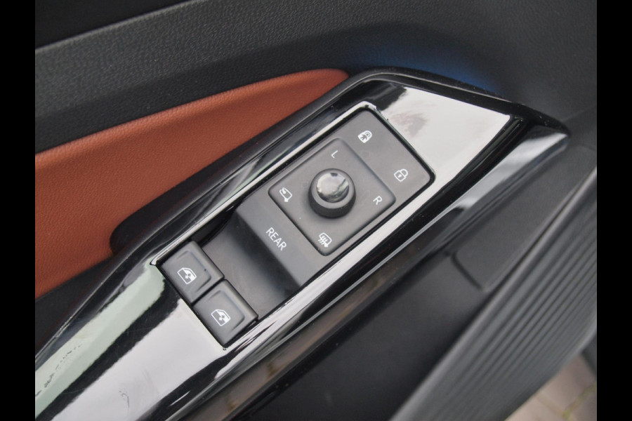 Volkswagen ID.4 Family 77 kWh | Panoramadak | Camera | Sfeerverlichting | ACC | IQ. Light | Warmtepomp |