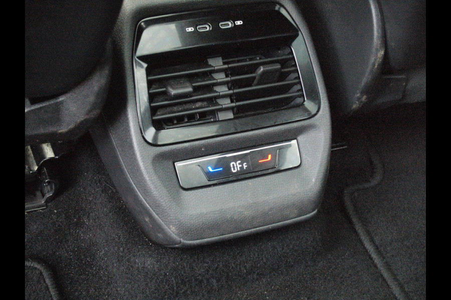 Volkswagen ID.4 Family 77 kWh | Panoramadak | Camera | Sfeerverlichting | ACC | IQ. Light | Warmtepomp |