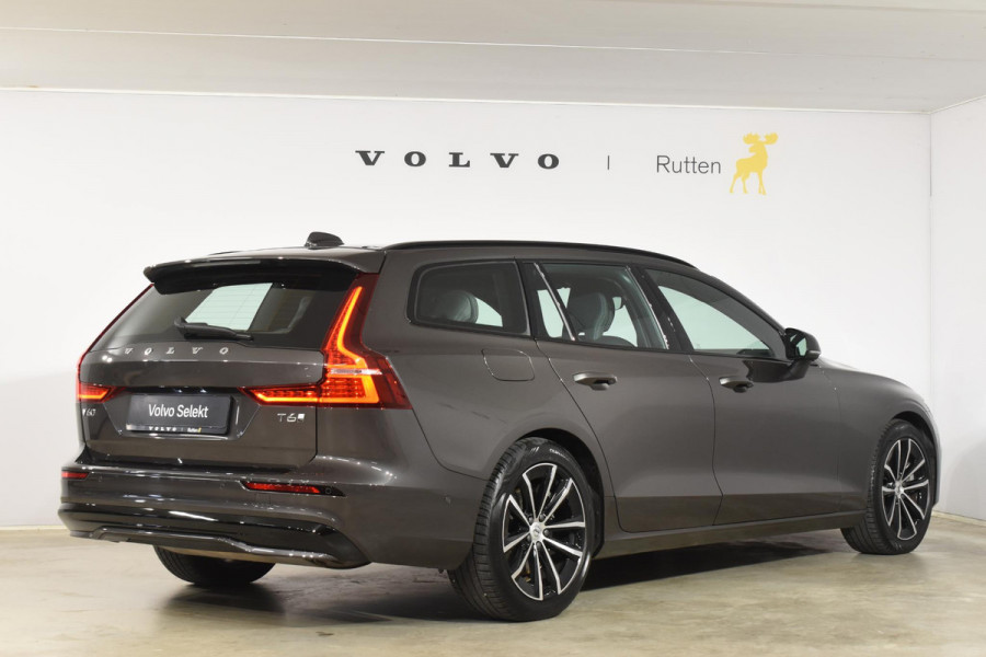 Volvo V60 T6 350PK Plug-in hybrid AWD Plus Dark / Adaptive Cruise Control / 360 Camera / Harman Kardon / Stoel- en stuurverwarming / Stoelverwarming achter /  Trekhaak / Elektrische stoelen met geheugen / Elektrische achterklep