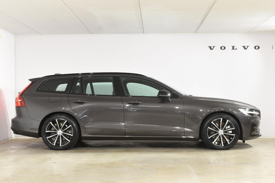 Volvo V60 T6 350PK Plug-in hybrid AWD Plus Dark / Adaptive Cruise Control / 360 Camera / Harman Kardon / Stoel- en stuurverwarming / Stoelverwarming achter /  Trekhaak / Elektrische stoelen met geheugen / Elektrische achterklep