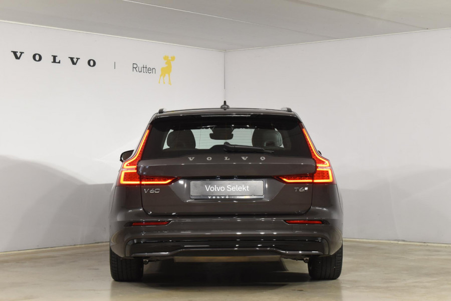 Volvo V60 T6 350PK Plug-in hybrid AWD Plus Dark / Adaptive Cruise Control / 360 Camera / Harman Kardon / Stoel- en stuurverwarming / Stoelverwarming achter /  Trekhaak / Elektrische stoelen met geheugen / Elektrische achterklep