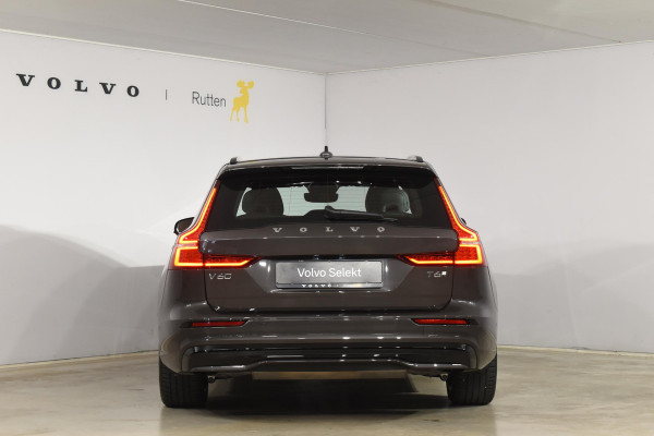 Volvo V60 T6 350PK Plug-in hybrid AWD Plus Dark / Adaptive Cruise Control / 360 Camera / Harman Kardon / Stoel- en stuurverwarming / Stoelverwarming achter /  Trekhaak / Elektrische stoelen met geheugen / Elektrische achterklep