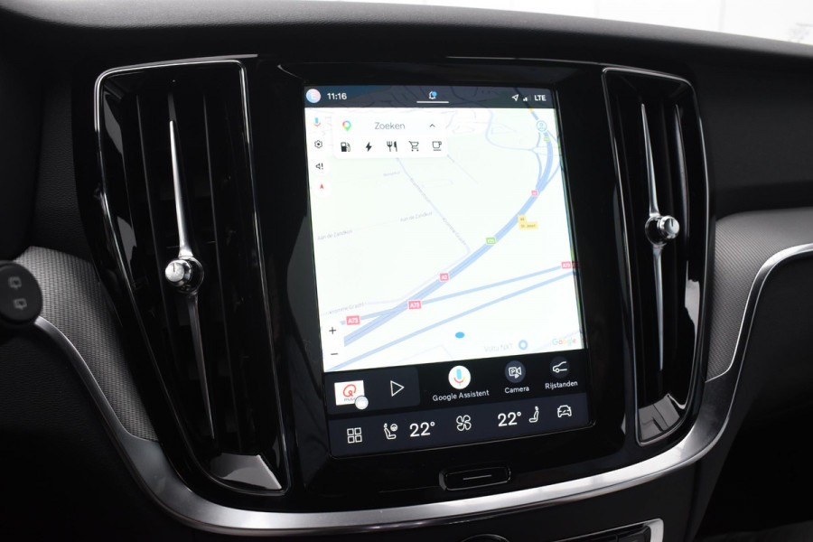 Volvo V60 T6 350PK Plug-in hybrid AWD Plus Dark / Adaptive Cruise Control / 360 Camera / Harman Kardon / Stoel- en stuurverwarming / Stoelverwarming achter /  Trekhaak / Elektrische stoelen met geheugen / Elektrische achterklep