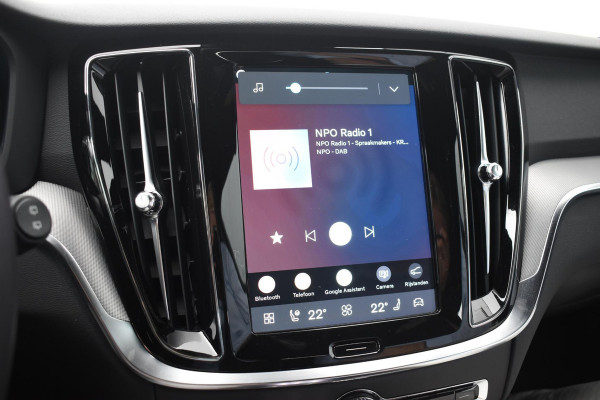 Volvo V60 T6 350PK Plug-in hybrid AWD Plus Dark / Adaptive Cruise Control / 360 Camera / Harman Kardon / Stoel- en stuurverwarming / Stoelverwarming achter /  Trekhaak / Elektrische stoelen met geheugen / Elektrische achterklep