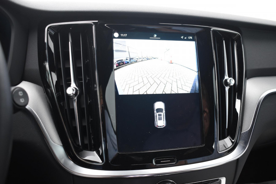Volvo V60 T6 350PK Plug-in hybrid AWD Plus Dark / Adaptive Cruise Control / 360 Camera / Harman Kardon / Stoel- en stuurverwarming / Stoelverwarming achter /  Trekhaak / Elektrische stoelen met geheugen / Elektrische achterklep