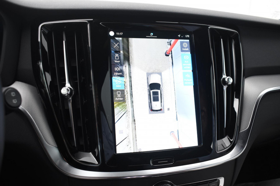 Volvo V60 T6 350PK Plug-in hybrid AWD Plus Dark / Adaptive Cruise Control / 360 Camera / Harman Kardon / Stoel- en stuurverwarming / Stoelverwarming achter /  Trekhaak / Elektrische stoelen met geheugen / Elektrische achterklep