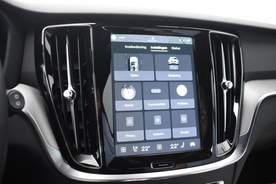 Volvo V60 T6 350PK Plug-in hybrid AWD Plus Dark / Adaptive Cruise Control / 360 Camera / Harman Kardon / Stoel- en stuurverwarming / Stoelverwarming achter /  Trekhaak / Elektrische stoelen met geheugen / Elektrische achterklep