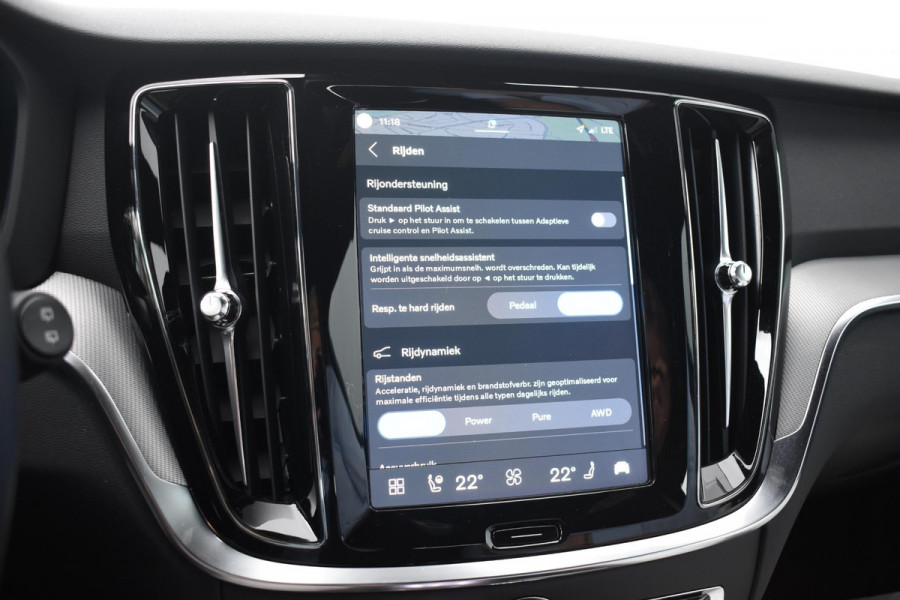 Volvo V60 T6 350PK Plug-in hybrid AWD Plus Dark / Adaptive Cruise Control / 360 Camera / Harman Kardon / Stoel- en stuurverwarming / Stoelverwarming achter /  Trekhaak / Elektrische stoelen met geheugen / Elektrische achterklep
