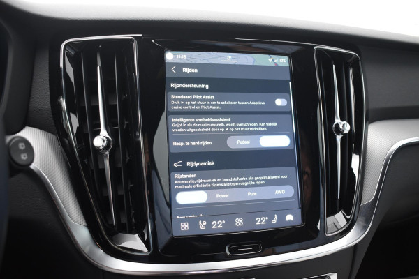 Volvo V60 T6 350PK Plug-in hybrid AWD Plus Dark / Adaptive Cruise Control / 360 Camera / Harman Kardon / Stoel- en stuurverwarming / Stoelverwarming achter /  Trekhaak / Elektrische stoelen met geheugen / Elektrische achterklep